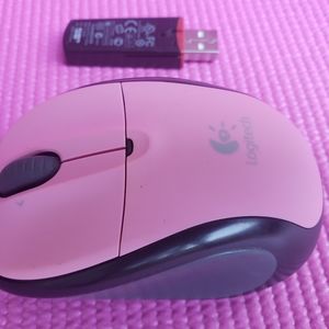 Logitech V220 3-Button Wireless Mouse